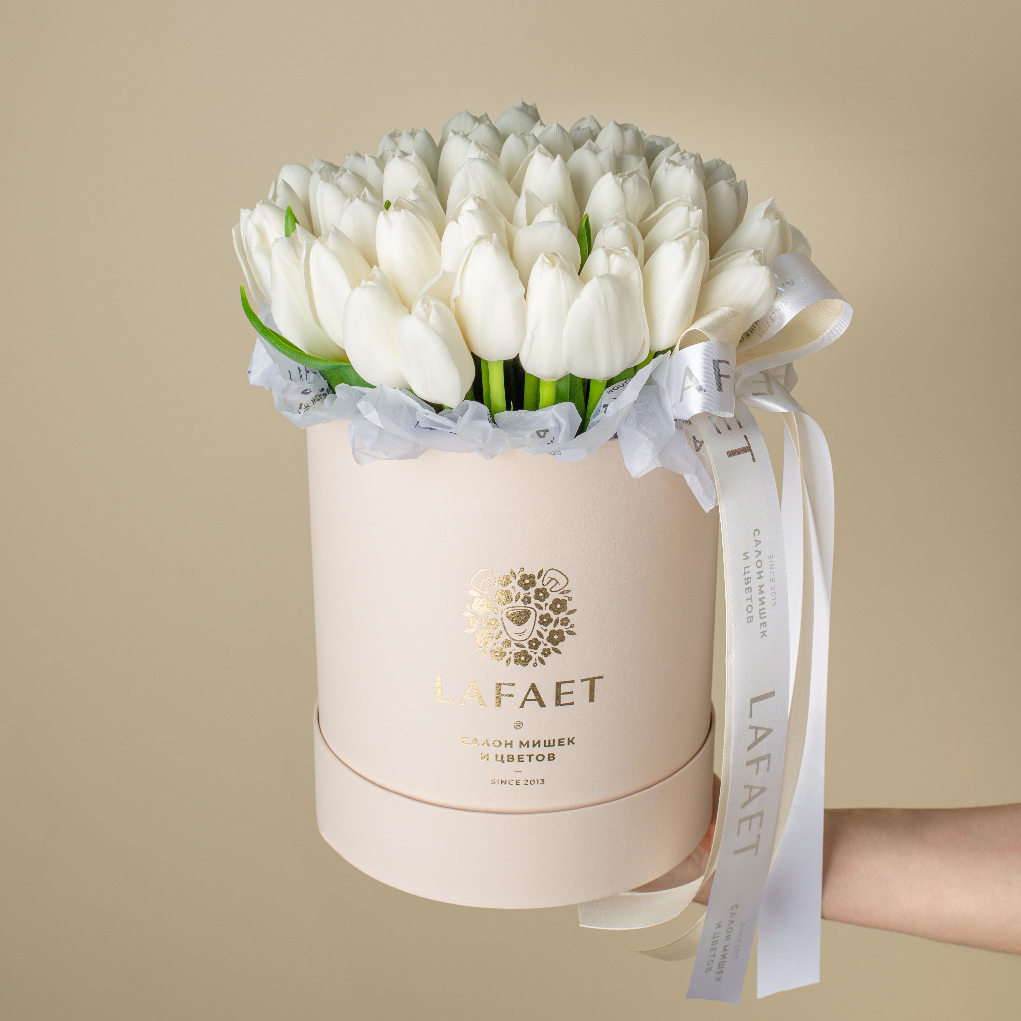 Белые тюльпаны в коробке №182