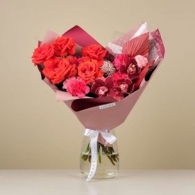Сборный букет с красными розами 